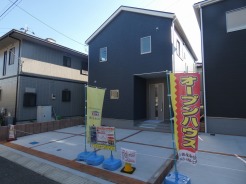 2号棟 ■学校、商業施設が徒歩圏内にあるため、生活の利便性が良好です