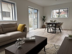 リビングに家具を設置しました。