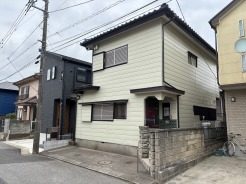 最寄り駅、スーパー等の商業施設が徒歩圏内にあるため、生活の利便性が良好です。