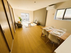 ■リビングを見回せる動線となっており、料理中でも安心してお子様のご様子をご確認いただけます。