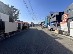 前面道路
■周辺環境充実：スーパー・コンビニ・ドラッグストア・公園が徒歩圏内。