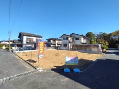 佐倉市宮前2期　外観① ・建築条件なし！広々71坪で、マイホームの夢が広がります。