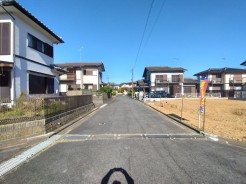 佐倉市宮前2期　前面道路　お客様の笑顔と満足のために心を込めて最適なご提案をいたします