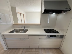 ■リビングを見回せる動線となっており、料理中でも安心してお子様のご様子をご確認いただけます。
