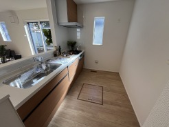 リビングが見渡せる安心の設計会話も弾む対面キッチン