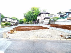 現地外観写真：現況更地
◎信頼と安心の永和住宅。あなたの新しい一歩をサポートします。  
購入費用やローンの支払いに対する相談も承ります！お気軽にお問い合わせください。