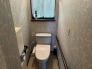 ■温水機能付トイレは2箇所　忙しい朝に家族と取り合いになる心配がないですね