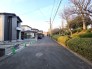 ■区画整理地内の整った街並み、公園が目の前の緑豊かな閑静な住宅街、前面道路6ｍで駐車もスムーズ

