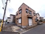 ☆現地外観☆
１階に店舗を備えた機能的なお住まい。穏やかな暮らしとビジネスの拠点を両立させる心地よい空間が広がります♪
