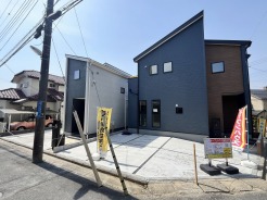 全体外観写真
■近隣にはドラッグストア、コンビニなどがあり、毎日の買い物など便利でうれしい環境です。